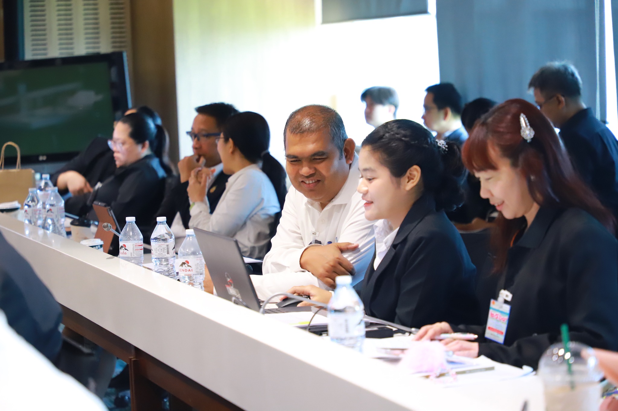 title - ส.ป.ก. ร่วมติดตามและรับฟังการประชุมสภาผู้แทนราษฎร